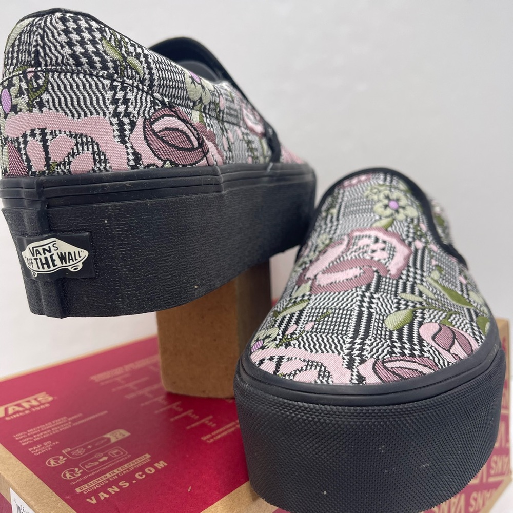 Vans WMNS Classic Slip-On Stackform Platform Sneakers
Tapestry Floral Black - Picture 10 of 16